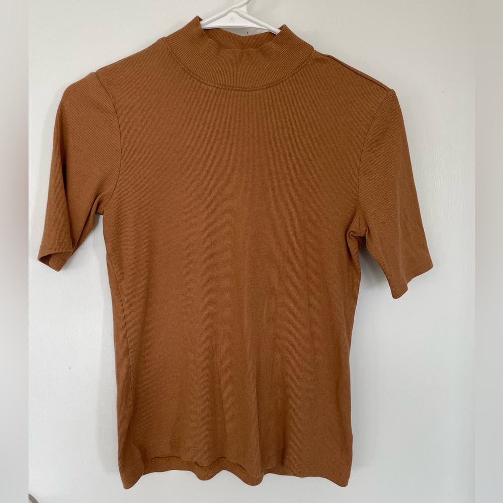 Short sleeve turtle neck blouse